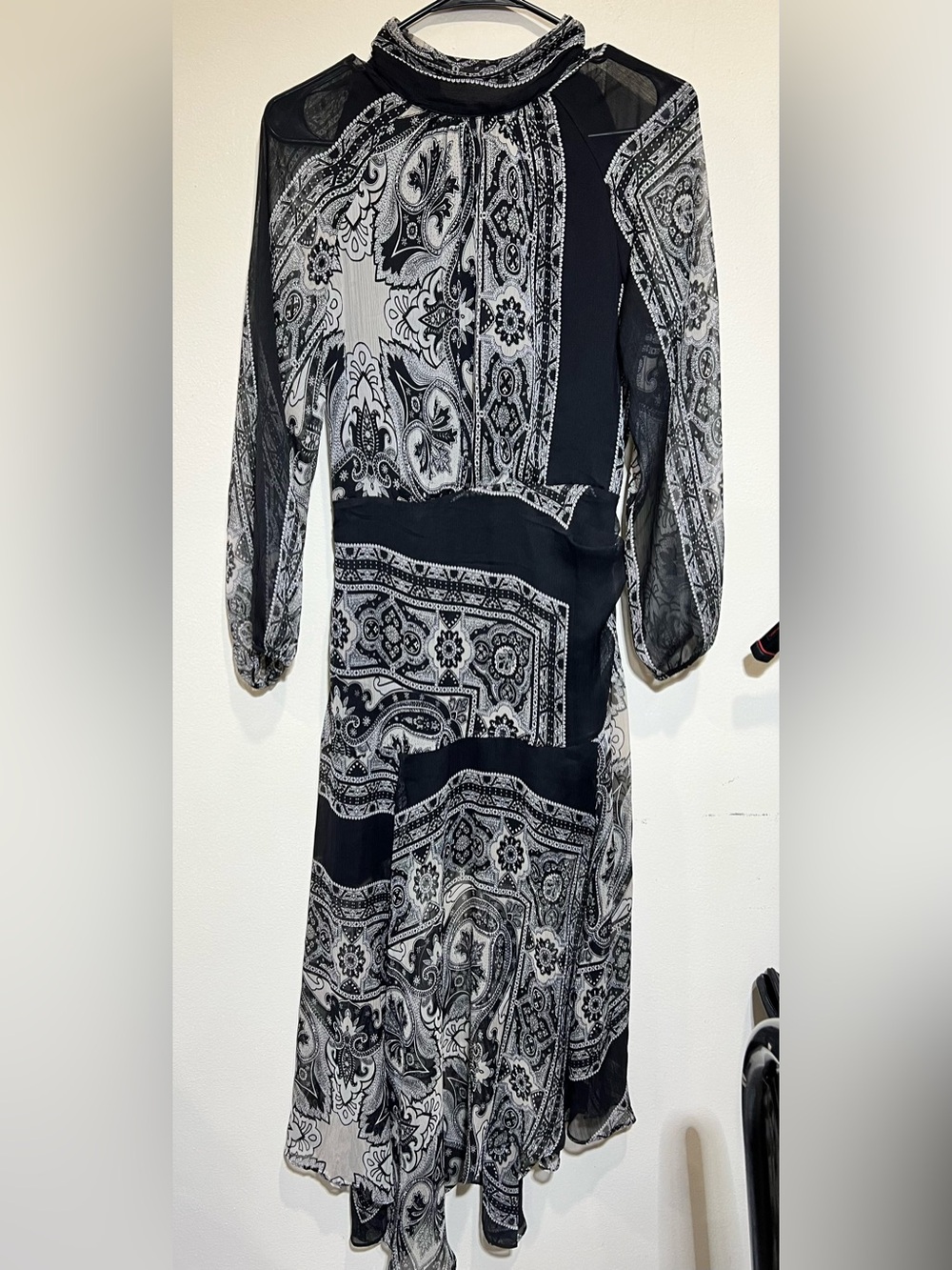 MNG Black & White Paisley Long Sleeve maxi Dress Size 4 - Picture 3 of 13